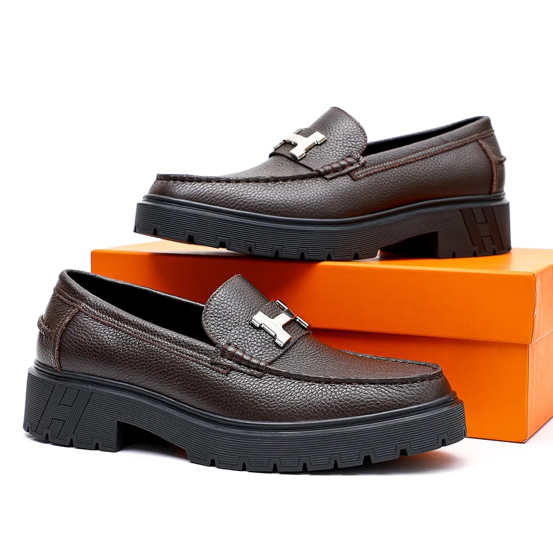 Men's shoes 💰700 💐[HERMES] popular men's shoes counter original items! The world's top brands...Luxury quality...//Fashion and high-end footwear 👍💪🏻...give you a low-key luxury comfort experience👍. The upper is made of pure Italian-imported original top-layer pebbled cowhide. Sweat-absorbent cowhide leather lining. Comfortable and breathable. The original rubber-plastic flower foam light outsole is high-end and classy. Luxurious and noble!! .. OEM factory shipment [Hug] stall.. Original plate. Welcome to taste..39-45 (38.45.46🉑️Customized)